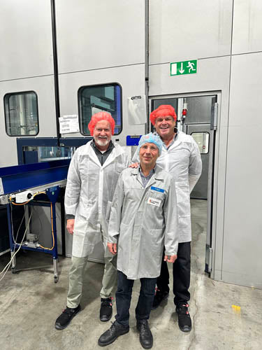 people in a cambio facility for coffee