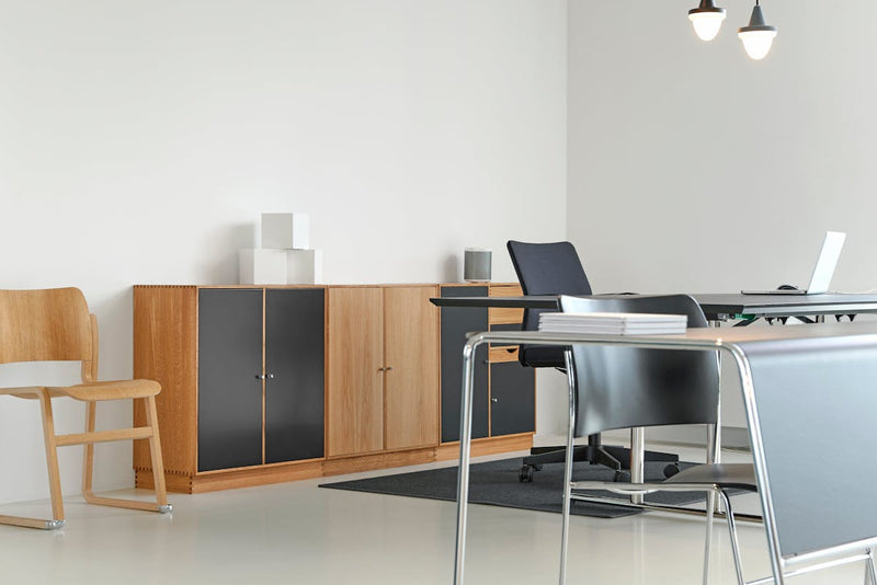 a room with a bunch of chairs and desks in it for a small office